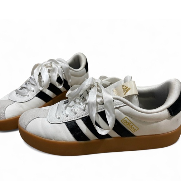 Adidas Women’s White and Black Sneakers with ribbon laces 7.5 - Picture 2 of 6